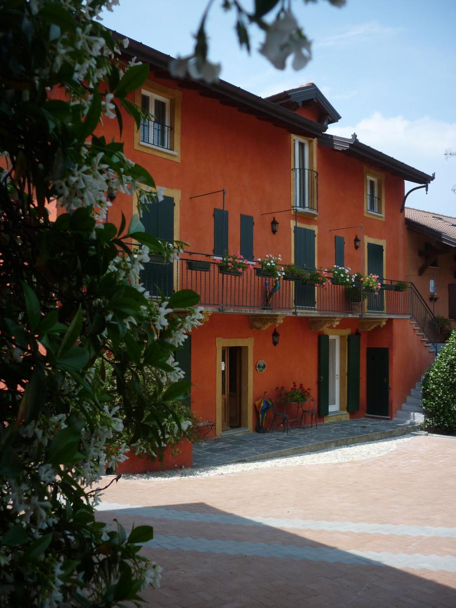 Locanda La Casetta Angera Exterior foto