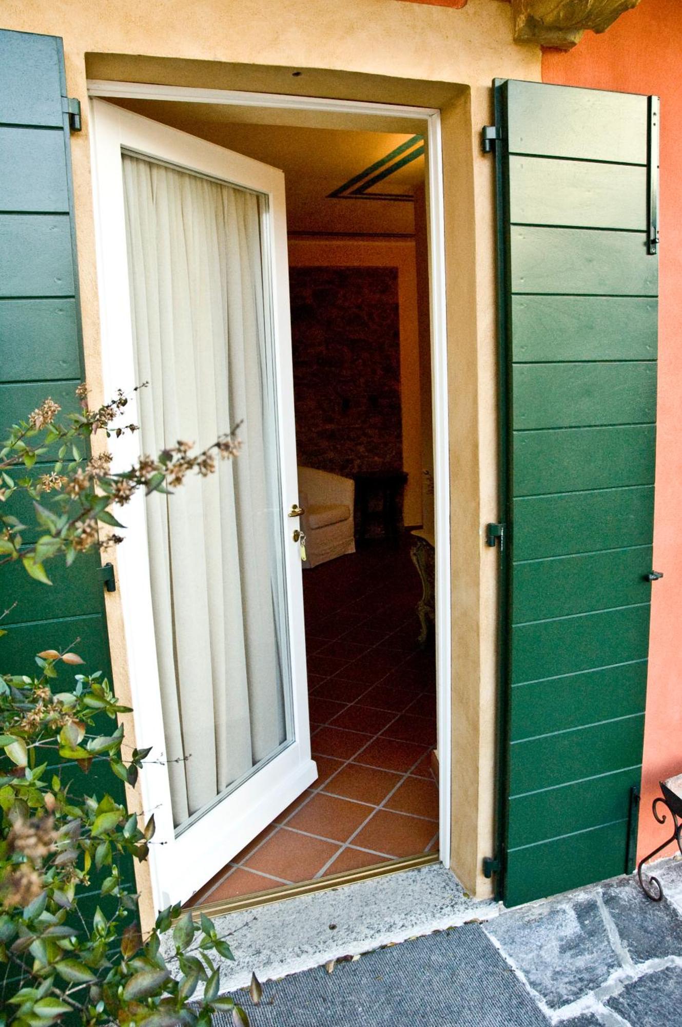 Locanda La Casetta Angera Exterior foto